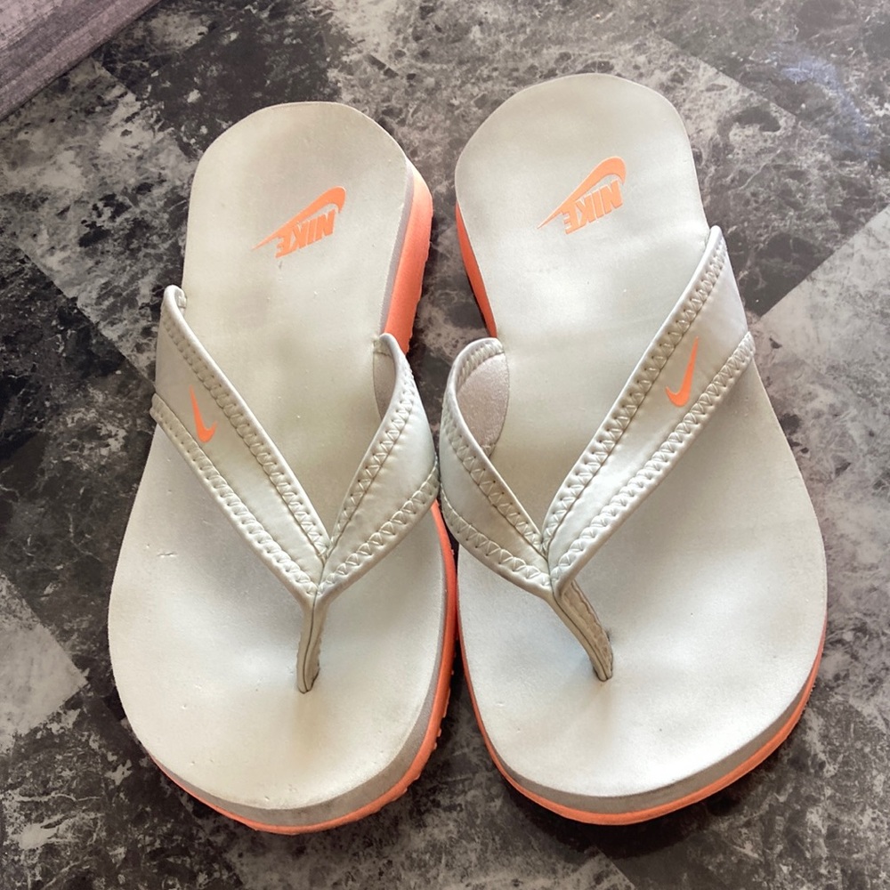 Women’s Nike sandals size 6